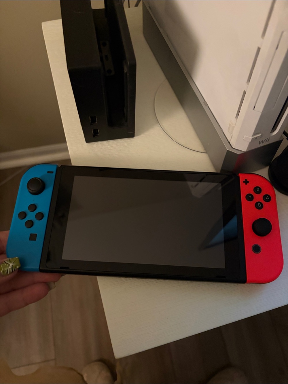 Nintendo Switch - Picture 3 of 7